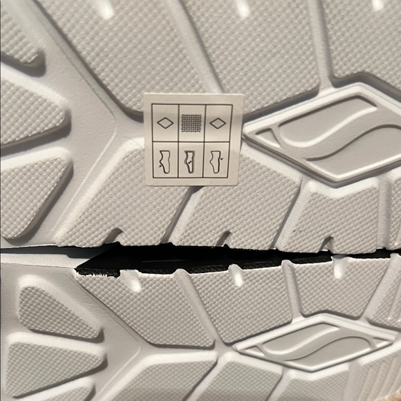 Skechers Kid’s Black and White Sneakers Youth 5 - Picture 5 of 5